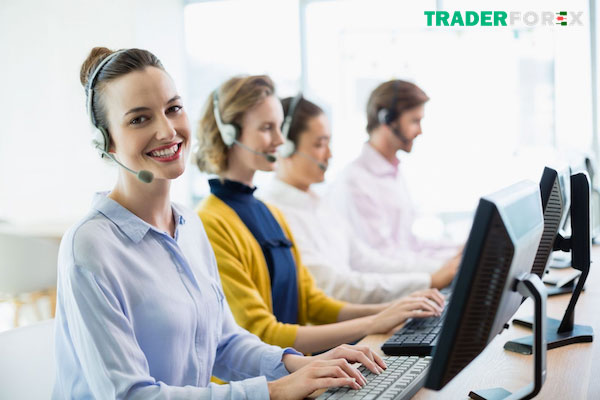 fbs-10 Đội ngũ chăm sóc khách hàng hỗ trợ 24/24 cho các Traders